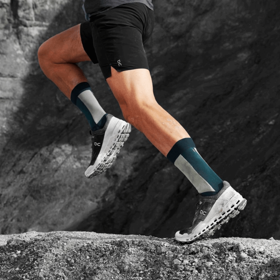 En Correr Nube Ultra Hombres Blanco Y Negro